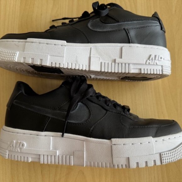 Nike Women's Air Force 1 Pixel Black Size 10 - Picture 2 of 14